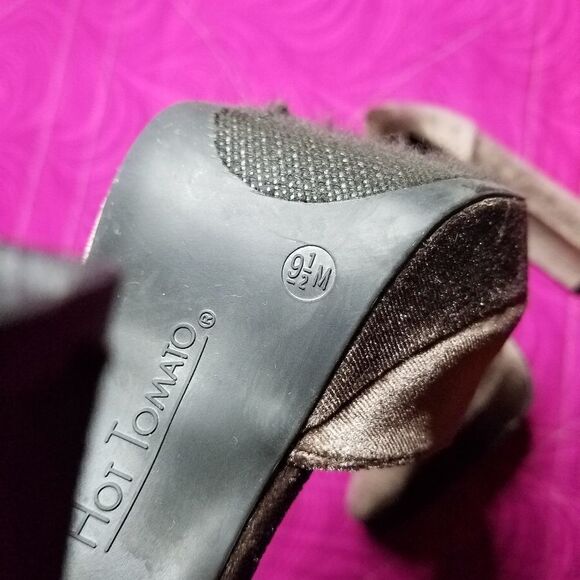 Hot Tomato velvet heels size 9.5 - Picture 6 of 7
